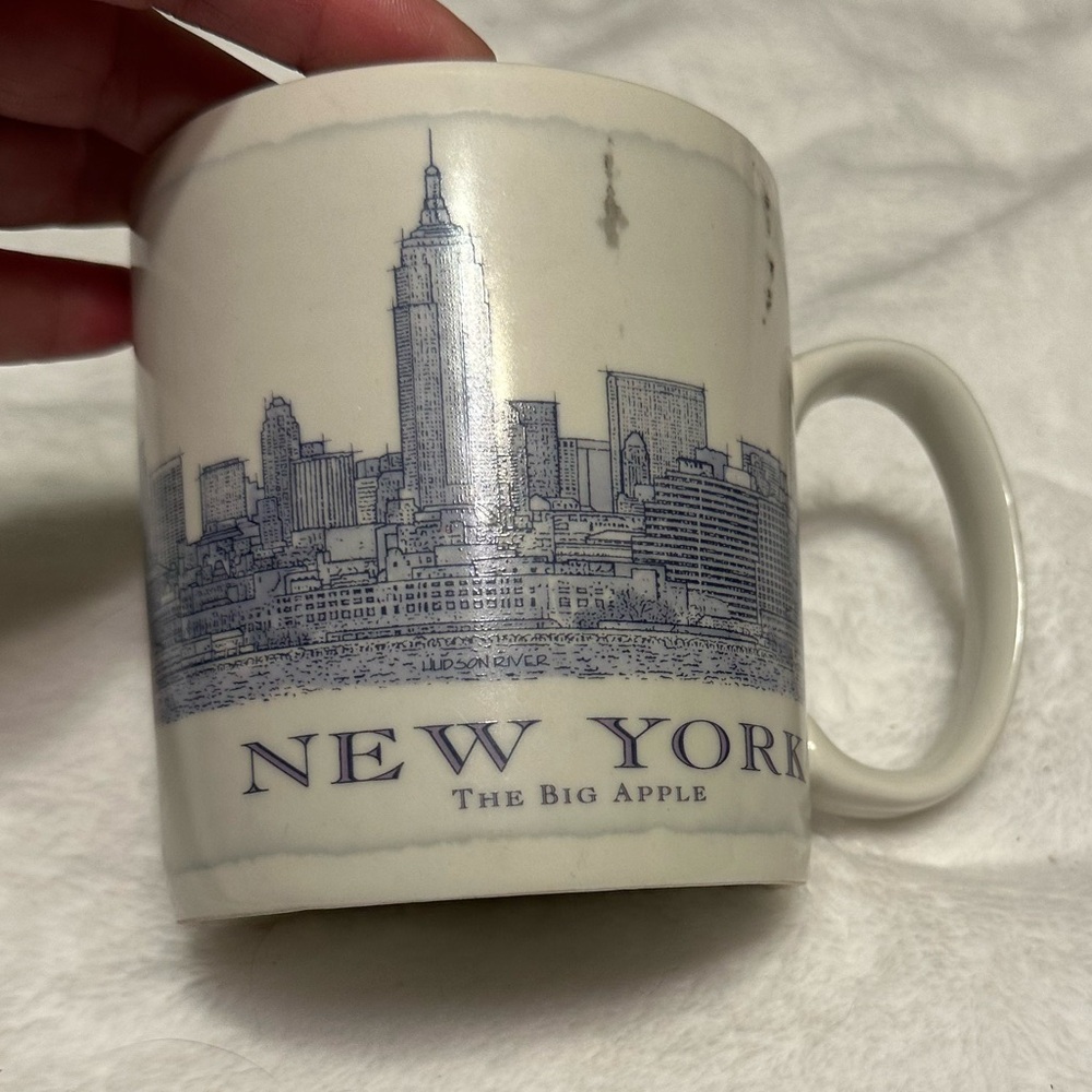 Starbucks New York City Skyline Mug White and Blue, 18 ounces, like new
